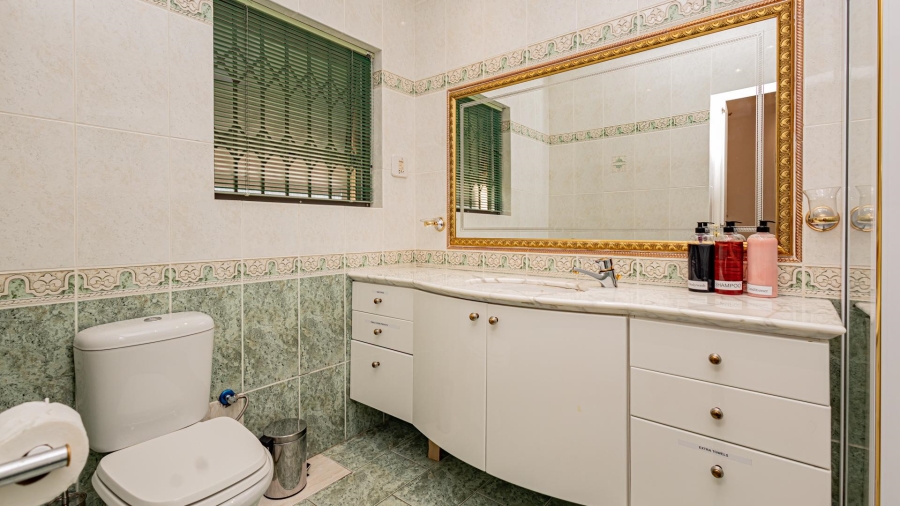 7 Bedroom Property for Sale in Plattekloof Western Cape